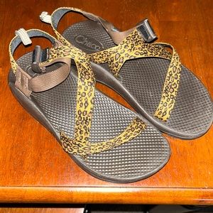 CHACO Leopard Sandals Youth 5/Ladies 7